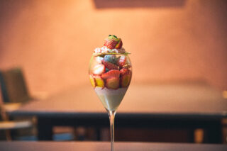 Strawberry Matcha Parfait🍓苺と抹茶が重なり合う、1月だけのグラスデザート