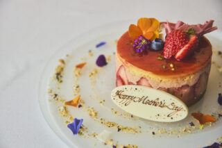 【母の日プラン】三大珍味×旬の贅沢ランチコース ― カーネーション＆メッセージ付きスペシャルデザート