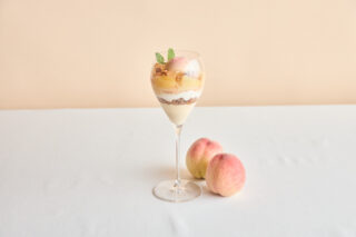 【7・8月限定！】桃が彩るプレミアムパフェ🍑